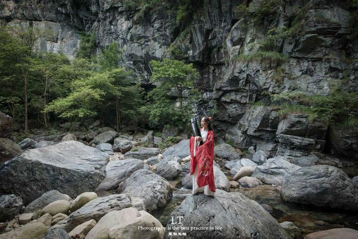 忻州农商银行营业部:积极开展“守住钱袋子 过好幸福年”主题营销宣传活动